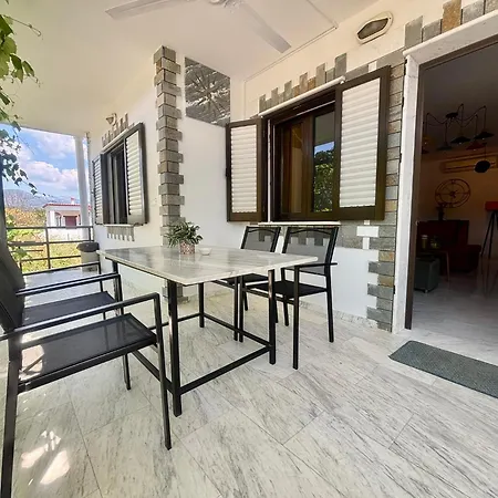Maison Smaragda By Horizon Homes דירה *